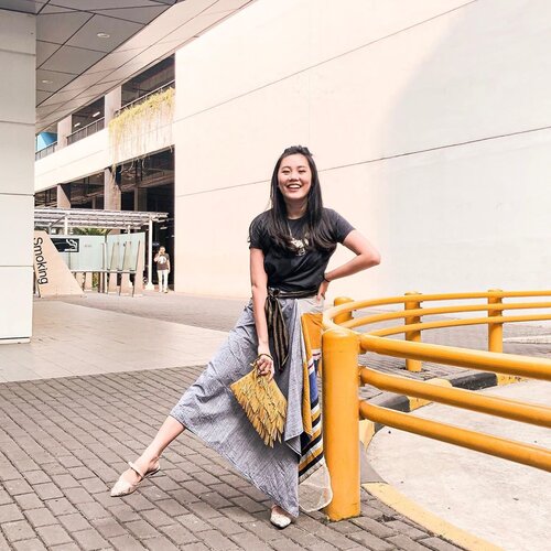 In an effort to revamp my wardrobe I have sold and given away most of my old clothes and hauled some new pieces that jive with the new style that I’m channeling. One of my favorite purchases is this skirt from @batik_maheswara which combines garments and patterns in one gorgeous silhouette. Such a statement-making staple.

#clozetteid #ootd #ootdmagazineid #styledaily #ootdmommy #nursingfriendly #busui #mamadaily #momblogger #iwearbatik #ootdbatik #supportlocalbrand