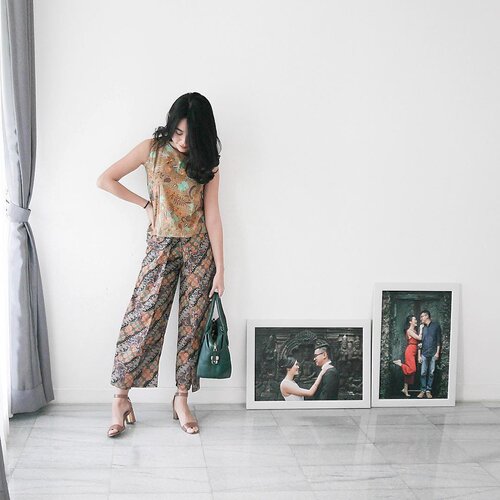 One fine sandwiched Friday (a.k.a hari kejepit). .
.
.
.
#stylediary #clozetteid #ootd #ootdbatik #batikfriday #lookbookindonesia #styleguide