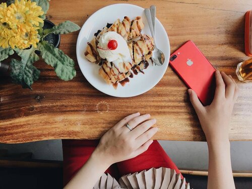 My Sundate 🍎
.
.
.
.
#clozetteid #beautyblogger #travellers #g7xmarkii #beautynesiamember #beautybloggerid #foodblogger #redapples #techlife #rediphone