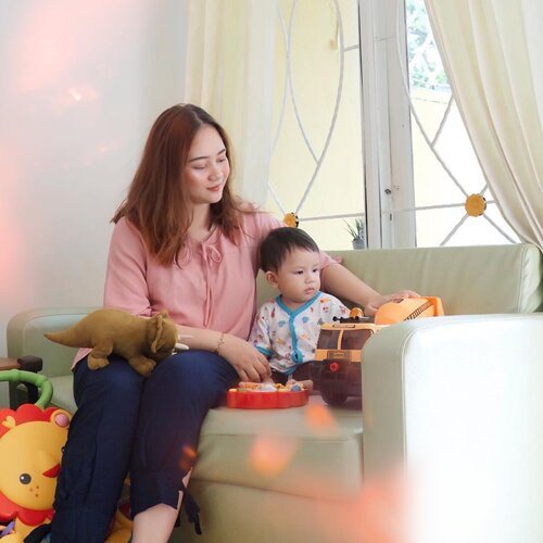 Menjadi ibu rumah tangga adalah hal yang cukup sulit tapi juga menyenangkan 😋 salah satu moment #ASimpleAct buat aku adalah quality time bersama baby ku, sebagai full time mom bisa bermain setiap hari dan having fun diakhir pekan dengan keluarga kecilku menjadi moment yang sangat dinanti. Menurutku bisa melihat tumbuh kembang anak adalah moment yang sangat berharga dan bahagia untuk aku 😊 .Share juga yuk moment #ASimpleAct kalian .Caranya:• Post foto moment #ASimpeAct kamu yang paling penting buat kamu seperti post aku hari ini• Ceritain di Caption mengenai moment #ASimpleAct kmu• Tag dan mention 2 orang temen kamu dlm caption dan ajak 2 teman kamu untuk ikutan kompetisi ini• Tag dan mention @bioderma_indonesia & hashtag #ASimpleAct #BiodermaIndonesia• Bioderma akan memilih 20 orang pemenang yang berhak mendapatkan 1 year supply of Sensibio H2O Micellar Water• Periode: Sampai 14 April 2019..#Bioderma #biodermaindonesia #gorgeouspellbywindana #makeuplook #beauty #beautyblogger #makeuptutorial #clozetteid #collabwithwindana #beautyenthusiast #lookoftheday #ootd #ragamkecantikan