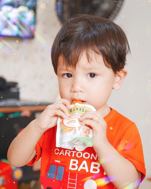 Meet Axel puree bestie from @milnaid semenjak kenal Milna Nature Delight, kemana-mana sekarang tinggal #bapur aja, lebih simple dan rasanya juga disukai anak.Milna Nature Delight, dibuat dengan 100% buah asli. Hadir untuk melengkapi kebutuhan gizi si kecil. Ingredientsnya tanpa bahan pengawet dan gula tambahan. Dibuat dengan sistem pasteurisasi untuk makanan selingan si Kecil.Kenapa sih milna favorit banget buat aku :* Terbuat dari buah pilihan* Mengandung segala kebaikan buah* Rasa yang nikmat dan disukai Si Kecil* Dikemas praktis, cocok untuk berbagai keperluan* Tanpa penambahan gula, secara alami mengandung gula#BAPUR#MilnaNatureDelight#CaraMudahMakanBuah#Milna@milnaid #clozetteid #parenting101