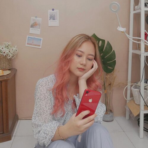 Kangen rambut pinky 🥺💕....#gorgeouspellbywindana #clozetteid #pinkhair #haircolor #summerstyle #summerhair #hairstyle #iphonexr #iphonexrred #redproduct