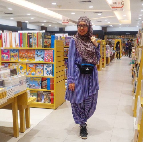 A book is a magical thing that lets you travel to far away places without ever leaving your chair - Katrina Mayer
.
.
.
#gayagie #clozetteid #clozette #liburangie #hijabblogger #hijabstyle #books #book #buku #bukubuku #bacabuku #hijablook #modest #modestfashion #misla #tomkins #eiger #stealstyle #lovelife #quoteoftheday #instaquotes #bookquotes
