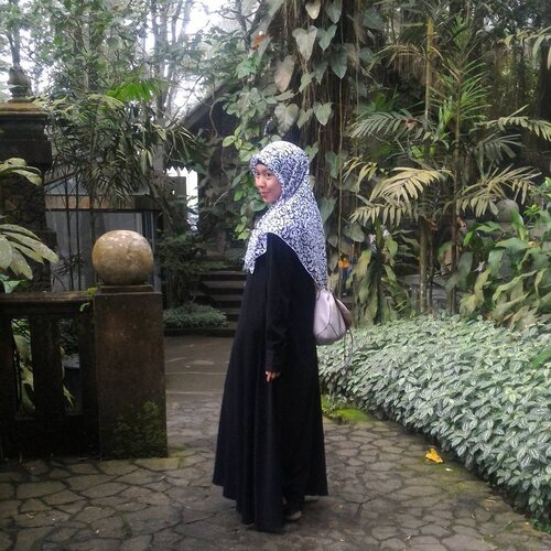 If you don't know history, then you don't know anything.
You are leaf that doesn't know it is part of tree.
~Michael Crichton~
谢谢 @imusyrifah for 📷 .
.
.
.
#clozetteid #clozette #ullensentalumuseum #ullensentalu #visitjogjakarta #visitmuseum #museumjogja #neverendingasia #perjalanangie #ceritagie #BloggerHoreeyJogjaTrip #jalan2 #jelajahnusantara #gayagie #lifeisnevaflat #lifestyleblogger #bloggerlife #bloggerstyle #hijabblogger #hijabstyle