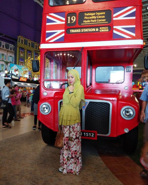 One day, we'll be there... Insya Allah 😍#London #UK #Inggris #Londonistan #gayagie #travelblogger #clozetteid #hijabblogger #bloggerlife #hoponhopofflondon #londonbus #miniatur  #lifestyleblogger #modeststyle #hotd #ootd #modestlook #hijabtravellers #jalanjalan #liburangie