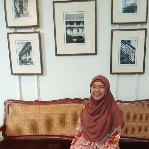 It's not who you are that holds you back, it's who you think you are not. #gayagie #clozetteid #sabtumalam #saturdatestyle #saturdate #lifestyleblogger #lovelife #justmy2cents #hijabstyle #hermitage #hermitagehotel #hermitagehoteljakarta #menteng #weekendgie #weekendgateway