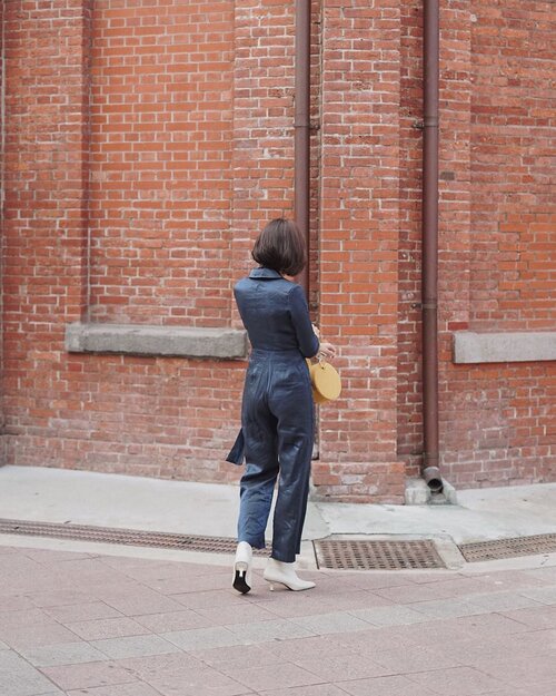 lost in #Taipei 🇹🇼
——
btw, have you check my latest #taiwan trip ? i already put it on highlight, if you guys have sth to ask, let’s discuss just DM me ya! 😎😎
——
jumpsuit / @pomelofashion 
bag / @cloxvox