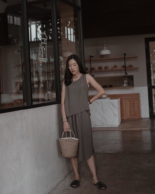 another effortless outfit to complete my simple look, super love this fabric material and that kind of basic color, i got this havel set from @onycha.id ✨
don’t forget to check their website www.onycha.id and get 20% OFF for this look with voucher code MANDIRI1212 💕
#representingYOU #iwearonycha