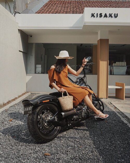 strolling around jakarta with this bike, yes i hope 🤪 anw i am wearing new arrival items from @lebijoushop —— an summer looks for modern sophisticated modern women, totally in love! ✨