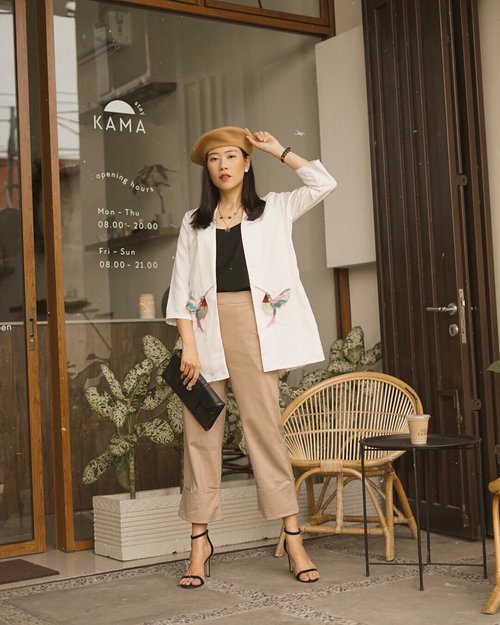 friday dress-up with simple outer from @acheter_id , the most elegant with touching of unique patch, make it perfect with berets hat from @topi.nara 🍂
#acheterid