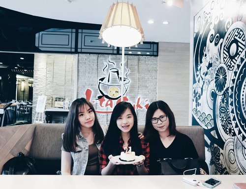 Surprise succeed ❤️ Happy belated birthday my soul-sister, @velynvee! Welcome to legal age! 💋