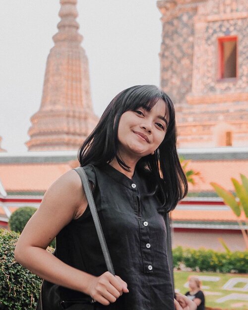 “If you see someone without a smile, give them one of yours.”.....#likeforlikes #photooftheday #instagood #fashion #style #bangkok instatravel #instatravelling #clozetteid #influencer #travelgram #gameoftones #explore #explorebangkok #explorethailand #bestintravel #wonderful_places #gameoftones  #여행 #추억팔이 #takemoreadventures #adventure #lifeofadventure #welivetoexplore #lifestyle #holiday #aroundtheworld #positivevibes #travelvibes #smile #positivevibes