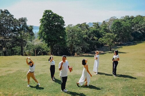 Let us be grateful to people who make us happy, they are the charming gardeners who make our souls blossom
.
.
.
.
.
📷 @irezzpratama @r_ezt .
.
.
.
.
#vacation #bali #indonesia #holiday #friends #picnic #clozette #clozetteid #influencer #selflove #likeforlike #instatravel #wonderful_places #bedugul #photooftheday #bestintravel #instagood #instatravel #exploreindonesia 
#explore #exprlorebali #welivetoexplore #gameoftones #lifestyle
#스타그램 #패션 #포토 #일상스냅 #데일리룩 #패션 #일상 #럽스타그램