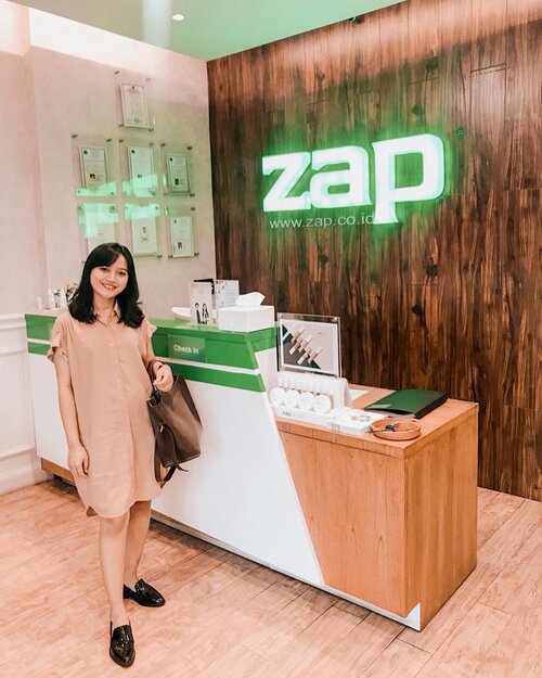 Pernah denger istilah Photo Facial girls???ZAP Photo Facial telah menjadi pilihan ribuan wanita Indonesia untuk merawat kecantikan kulit..Buat temen-temen yang belum tau, ada 2 jenis Photo Facial dari @zapcoid yaitu :-Zap Photo Facial Glow untuk kulit sehat dan cerah ala @paolatambunann- Zap Photo Facial Acne untuk kulit bebas jerawat ala @tynakannamirdad .Kali ini aku berkesempatan untuk mencoba treatment Photo Facial Acne yang terdiri dari 3 tahapan yaitu :- face toning- alma rejuvenation- oxy infusion.Walaupun jika dilihat secara kasar mata tidak tampak perbedaan yang mencolok pada wajahku ( slide untuk foto before - after )tapi...........baca cerita selengkapnya di sucifitriaapriani.blogspot.com.Thank you @clozetteid udah ngajakin aku untuk nyobain langsung treatment ini.Yuk girls, tentukan pilihan kalian, mau di #teampaola  atau #teamtyna ??? Taking care of your skin is more important thank covering it up#ZAPPHOTOFACIALGLOW #TEAMPAOLA #NGEZAPPERTAMAKU #Clozetteid #ZAPPERTAMAKU #ZAPXClozetteIdReview #ClozetteidReview #ClozetteXZAP