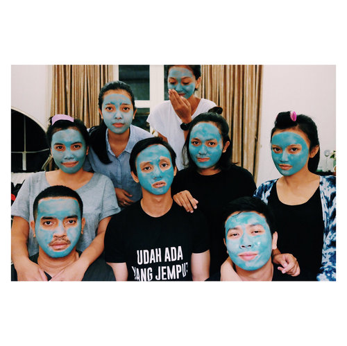 smurf family / sea salt ice cream?
.
👽 : Freeman Anti Stress Dead Sea Minerals Clay Mask
.
#mask #claymask #freeman #freemanmask #freemanclaymask #beauty #beautyenthusiast #beautycare #instabeauty #clozette #clozetteid #bali #indonesia #antistress