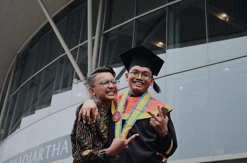 adik kembarku sayang
kembar tapi beda
📷 : @arizonandy .
#vsco #vscocam #graduation #family #sibling #brother #love #instagood #instadaily #indonesiaconventionexhibition #stan #sekolahtinggiakuntansinegara #photooftheday #potrait #bestmoment #clozette #clozetteid #bsd #jakarta #indonesia #tangerang