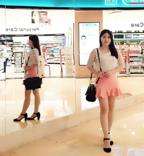 Go for someone who is proud to have you.
-frank ocean-

#clozetteid #beautyblogger #indonesianbeautyblogger #blogger #clozette #starclozetter #asian #grandindonesia #peach #white #beauty #girl #mirror #weekend