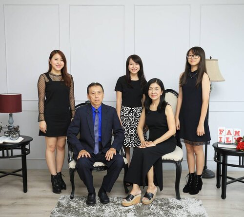 Utk yang butuh jasa fotografer di  Semarang, bisa mampir ke insta nya @javaidea.

Aku abis foto keluarga dan wisuda disana, hasilnya 👍 sekarang jadi bingung pilih foto mana yg mau di pigura 😂

#family #fam #ootd #fotd #potd #lovely #happy #photography #clozetteid #starclozetter #beautyblogger #indonesianbeautyblogger #beauty #blogger #blackdress #ulzzang #uljjang #girls #happyfamily #semarang #javaidea