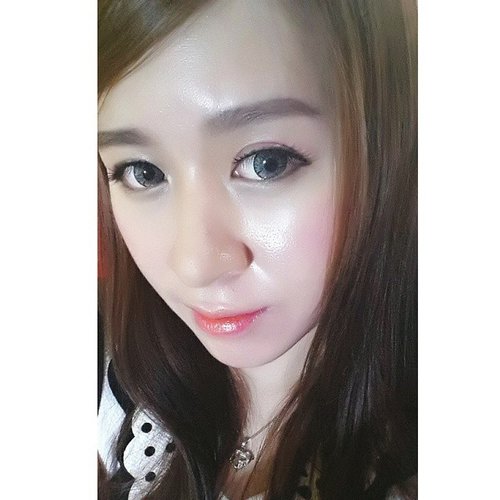 Makeup natural = failed 😂 #selfie #selca #asian #chinesegirl #chinese #closeup #blogger #beautyblogger #bunnylashes #edelweiss #me #clozettedaily #clozetteid #clozette #angelkawai #revloncolorstay #naturalmakeup #maybelline #indonesianbeautyblogger #hello2015
