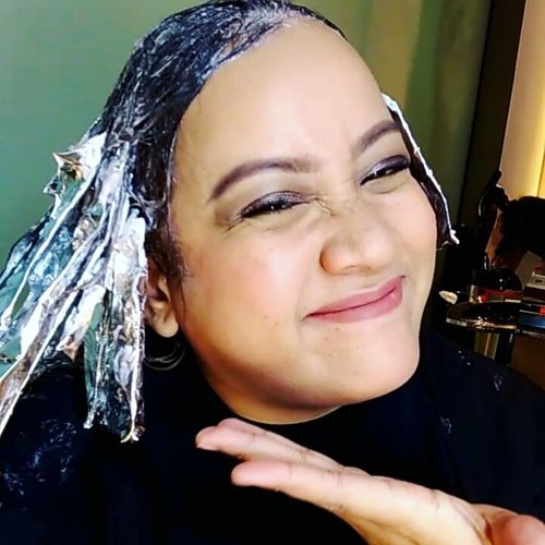Hello from @irwanteamhairdesign Gandaria City, yang akan bikin rambut gue ketjeh. Haha.
Tengs @clozetteid for errrthaaaannggg..... #clozetteid #clozette #irwanteam #instabeauty #hairmakeover #beautyblogger #dailylook