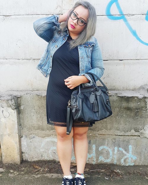 When you feel that you're "The Most" in everything, then actually you're nothing than anything.

#instago #instastyle #streetsyle #ootdid #ootd #clozetteid #dailylook #taskulitlokal #littleblackdress #like4like #ootdbigsize #GreyHair #grannyhair