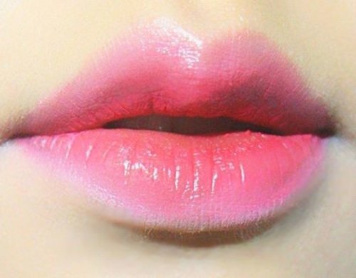 Ombre/gradient lips 💋💋 Red(inner lips): @lorealproid color riche star collection #CSR7
Pink: @eminacosmetics lip color balm #shopaholic queen
Gloss: @makeupforeverid artist plexi gloss #200 
#lips #gradientlips #ombrelips #ibb #beautyblogger #clozetteid #starclozetter