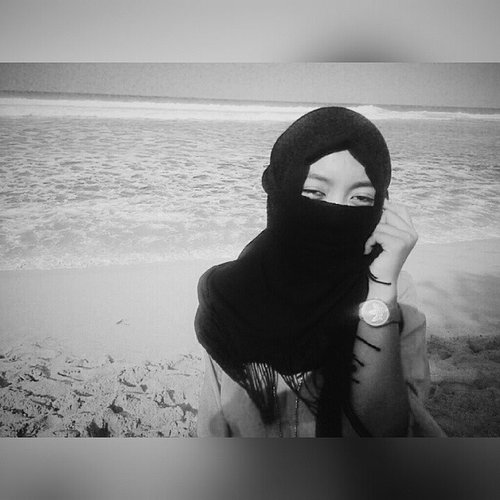 Iam just an ordinary girl 💐💕 📷 : @afidina17 #akumahapaatuh #clozetteid #clozetteID  #hijablookbook #hijablook #hijabstyleindonesia #hijabfashion #hijabindonesia #jogja #jogjaistimewa