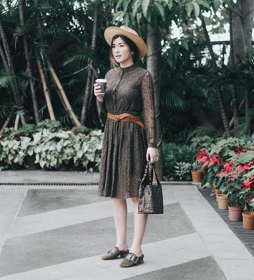 Currently wearing this dress here and there, so easy to wear yet don't need to be ironed #malesnyetrika , haha 😁 it's from @ontherocks11
📸 @katherinlakz taken at @sheratonsurabaya 😘😘
#clozetteid #ontherocks11 #ootdindo #lookbookindonesia #lacedress #ggrepstyle #cgstreetstyle #looksootd #potd #vintagedress