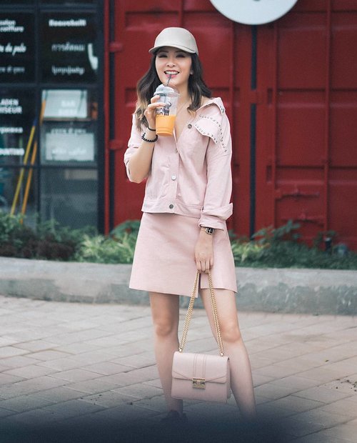 Pink mood for @pomelofashion's holiday collection cause my holiday is not over yet👯‍♀️👯‍♀️
#Pomelosquad #TryPomelo #myPomelo #clozetteid #ggrep #cgstreetstyle #looksootd #lookbookindonesia #ootdindo