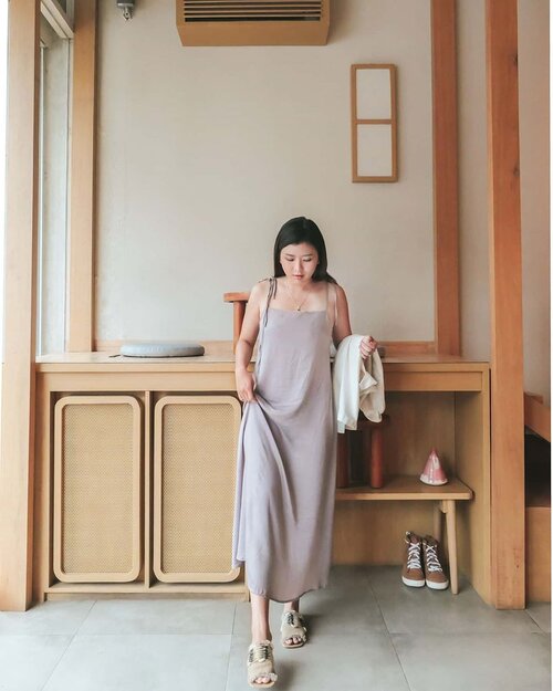 Buy less, choose well, and make it last 💜
My tencel dress from @slowthreads, dress dgn bahan ternyaman yg pernah aku punya, loose cut, tencel fabric, classic style, ramah di kulit, ramah di lingkungan ♻