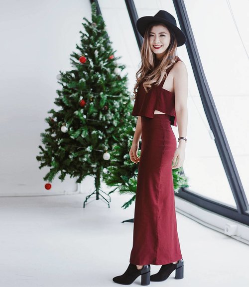 Early #Christmas outfit in @loveandflair Lane maroon set 💃 Have you find yours? 😛
#clozetteid #lookbookindonesia #ggrep #cgstreetstyle #ootdindo #looksootd #ootdmagazine #LoveandFlairxIntro