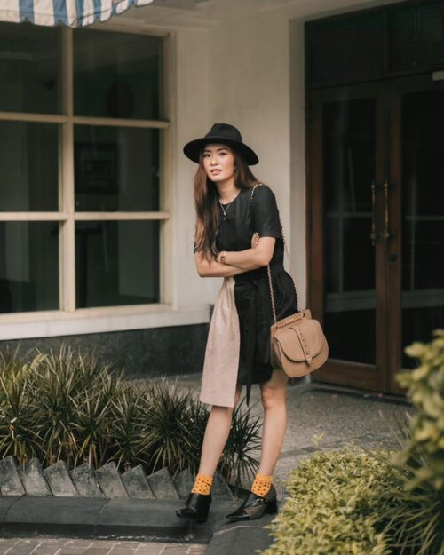 Wearing @musseofficial in my imaginary rain 🌧🌧
Will exploring more to see @musseofficial collections this weekend at Headquaters Market Galaxy Mall 💃