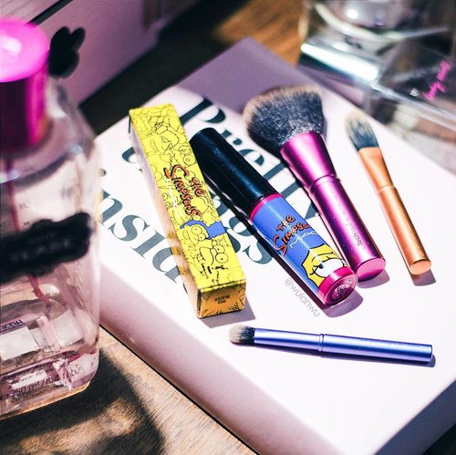 Welcoming the newest member of my cosmetics, I got this Limited Edition Mac x The Simpsons lipstick from @favourees 😍😍
#macxthesimpsons #maccosmetics #clozetteid

Ps: They are specialize in limited edition cosmetics, and of course authentic only 👌