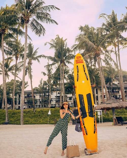 Mama terus belajar supaya nggak missed focus jepret pakai mirrorless cam, dan berhasil setelah training 3 hari, good job Ma!👏👏
Kepingin banget foto pake baju ini tapi mama nggak fokus mulu dari day 1, akhirnya foto lagi di day 3 pas bajunya uda kecut, gppa lah ya 😜 
Btw ini jumpsuit gemesnya dari @stylemoda.co percayalah aku beli 3 baju dari mereka semua terlalu gemes! 💚💚💚