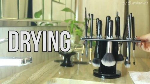 Sekarang ga perlu bingung lagi kalo abis cuci kuas atau mau jemur kuas, ga perlu lagi di jejer2 berantakan, aku dapet brush spinner super praktis ini dari @its_jojocollection #YAAAYYY buat njemur brush bisa, buat storing juga bisa 🙆🙆🙆
Yuuukk di intip @its_jojocollection nyaa 😉😉
#makeuphacks #brushspinner #clozetteid #ggrep #sbybeautyblogger #indobeautygram