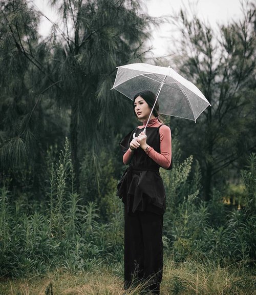 Taking out my @storyofrivhone top for a rainy walk with the nature 🌳🌾☘
#clozetteid #cgstreetstyle #ggrep #looksootd #Lykeambassador #Lyke_wulanwu #lykeshopmystyle #lookbookindonesia