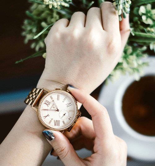 It's not only tell time, it's a lifestyle⌚
#FossilQ #fossilwatch #clozetteid #fossilhybrid #fossilsmartwatch #watchporn #teatime