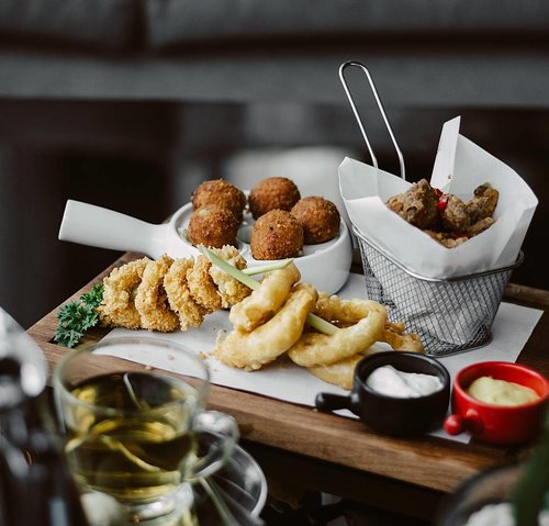 Tea, chips and fries, chips and fries, chips and friessss at Kawi Lounge @sheratonsurabaya 😋😋😋
#plattersfordays #kawilounge #sheratonsurabaya #clozetteid