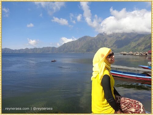 Postingan kali ini, dalam rangka kangen tempat ini.
.
Plus semacam kode
"kapan kita ke mana?" 😁😁😁
.
btw.. Traveling itu menyenangkan, apalagi kalau travelingnya semacam petualangan gitu, rasanya lebih menantang dan berbekas di hati.
Karena bukan hanya sekadar tempat wisatanya, tapi perjalanannya juga berkesan.
.
.
Nah, berhubung jadi mamak2 beranak.
Niat traveling itu kudu disesuaikan dengan anak.
Kudu bisa milih wisata yang ramah anak..
Daaannn.. terjangkau alias murmerrr..
.
.
Dan tetep, kudu yang viewnya bagus, biar mamak bisa nyetok foto buat pencitraan ama buat kali aja ada campagn atau kuis wakakakakakakakakaak
#TERLALUJUJUR !!!! 😂😂😂😂
.
.
Btw betewe juga, saya baru menulis postingan tentang lokasi wisata ramah anak yang murah di Bali, sebagai salah satu tujuan wisata petualangan kami nanti.
.
.
Karena judulnya petualangan, otomatis penginapannya pindah2 terus.
.
.
Tapi tetep gak rempong kok, selama ada @pegi_pegi .
Urusan booking hotel mah, serahkan aja padanya.
.
.
Lengkapnya, silah main ke blog saya yaaa www.reyneraea.com
.
Masuk aja melalui link hidup di bio.
.
.
#PegiPegiYuk 
#ExploreBali
#WisataDiBali
#HotelDibali 
#ClozetteID 
#Traveling 
#HijabTraveler 
#Bali