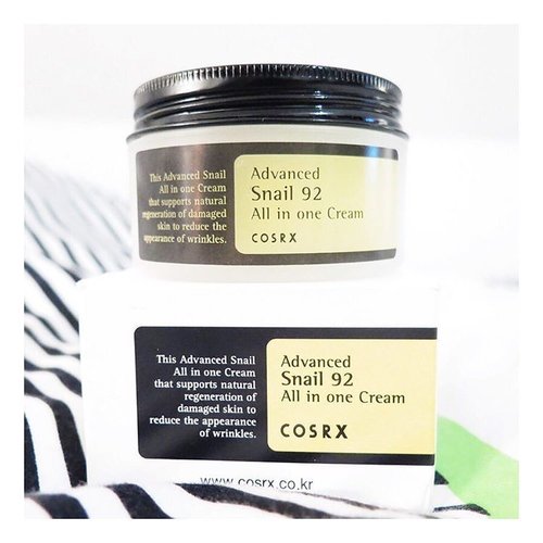 #COSRX snail 🐌 92 all in one cream review is up on the blog ! Http://itsvaniaaprilia.blogspot.com/2016/11/cosrxsnailcreamreview.html