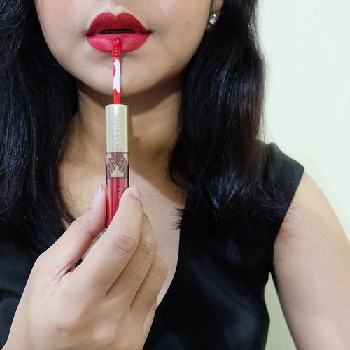 .
"I think everyone loves a slash of red lipstick." - Gwendoline Christie -

Sariayu Duo Lip Color 02 (matte - glossy) only 99k 😍 grab it fast!!! .
#makeup #TrendWarnaKrakatau #inspirasikrakatau #sariayu #marthatilaar #sariayumarthatilaar #redlips #clozette #clozetteid #clozettedaily #motd