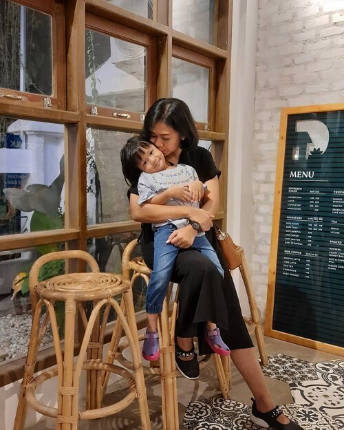 #MomsLife

Do something today that
your future self will thank you for.

 - Sean Patrick Flanery.

Setiap anggota Persit Kartika Chandra Kirana dimanapun berada agar selalu mengutamakan keluarga, kesehatan diri, kesehatan suami dan kesehatan anak-anak.

#motherdaughter #clozetter #clozettedaily #clozetteid #motherhood #momlife #motherlife #daughter #explorepekanbaru