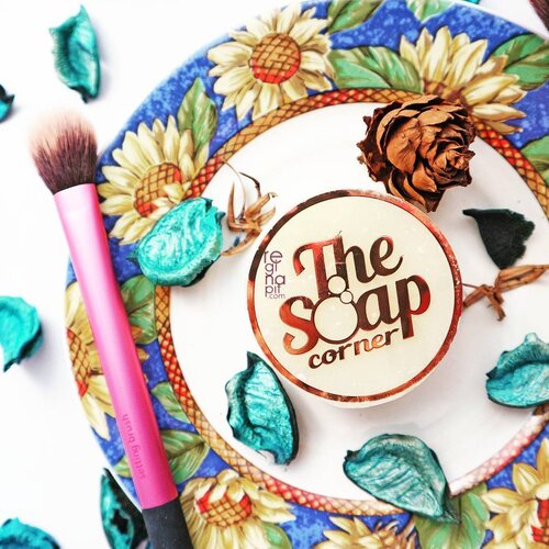 Sudah kah kamu mencuci brush? 
Bisa cobain ini sebagai sabun pembersih brush mu lo.
.
Btw, aku ada review dari @thesoapcorner Brush Best Friend Soap ini .
Mampir ke blog aku yuk! 💜
.
WWW.REGINAPIT.COM .
.
.
.
.
.
#Clozetteid #makeup #thesoapcorner #Clozettexthesoapcorner #brushcleanser #blogger #review #beautyblogger #clozetteidreview #thesoapcornerxclozetteidreview #sbybeautyblogger #indonesianbeautyblogger #cleanser #brush #blogging  #dailylife #dailymakeup #beautyproduct #beautyreview #igdaily #beautyblogger #like4like #bloggerindo #bloggerswanted #bloggerstyle #bloggerlife #bloggerlifestyle #indobeautygram #beautybloggerindonesia #bloggerlife #bloggerindonesia  #bloggerperempuan