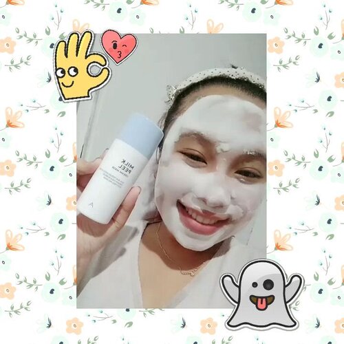 Semalam nyobain @altheakoreaMilk Peel Cream Mask ! Asli lucu banget, pas di pakai pertama semacam cream kentel gitu. Terus pas didiemin dia jadi semacam foam dan ada sensasi geli - geli gitu 😂 Terus setelah foamnya mengembang dan menhilang, akhirnya dia jadi kayak masker lengket gitu. Diamkan beberapa saat, bilas deh! -Omg! Aku suka hasilnya! ❤-Soon di blog aku! -#altheakorea#altheaangels #reginapitcom#sbyglamsquad#bvlogger #bvloggerid #indobeautygram #Clozetteid  #indonesiababe #bunnyneedsmakeup #sbybeautyblogger  #reginapitcom #beautiesquad