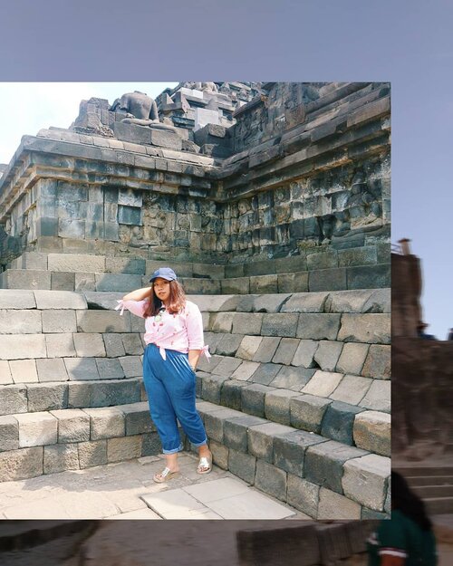 Dari pada ngeluh soal body melar terus, kenapa ga memilih untuk menerima dan percaya diri? 😊
.
Aku sih yes ✨
.
📍: Borobudur .
.
.
.
.
#Clozetteid #bigsizeindo #bigsizeindonesia  #curvystyle  #batak #bataknese #reginapitcom  #pemuda_batak
 #ootdplussizeindo #ootdindo #plussizeindo  #plussizeindonesia #curvystyleideasid 
#indonesiabeautyblogger  #ootdbigsizeindonesia #sbybeautyblogger #missbbwindonesia #exploreyogyakarta #yogyakarta #explorejogjakarta #explorejogja
