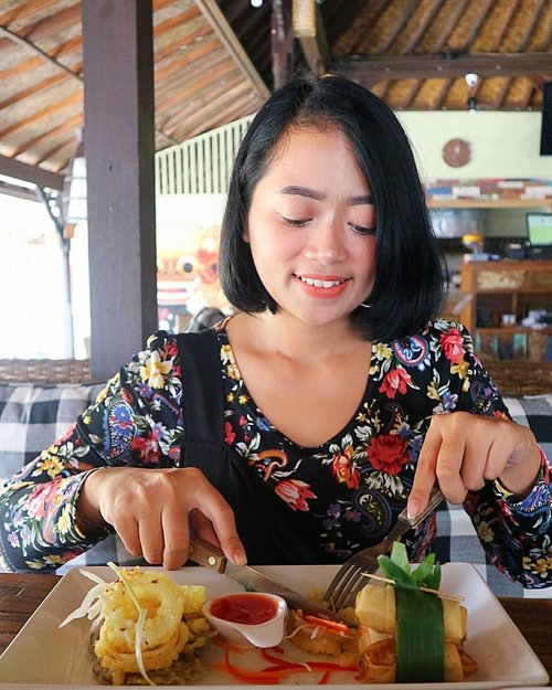 I'm sorry for what I said when I was hungry 🙇🐴
.
.
.

#BaliBlogger 
#BloggerBali 
#makanenakdibali 
#semujaenubud 
#lifestyleblogger 
#indonesianfemalebloggers 
#indonesianbeautyblogger 
#BaliBeautyBlogger 
#clozetteid 
#lunchtime 
#eatinbali 
#baliculinary