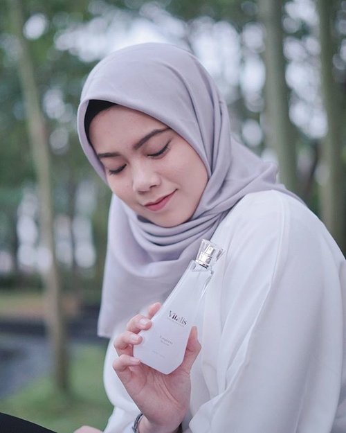 Being classy is not only about how do you looked but also how you bring yourself scented good and Vitalis Eau de Cologne White Empress definitely a good choice for my daily 💎#vitalisempressionxClozette #vitalisempression #ClozetteID