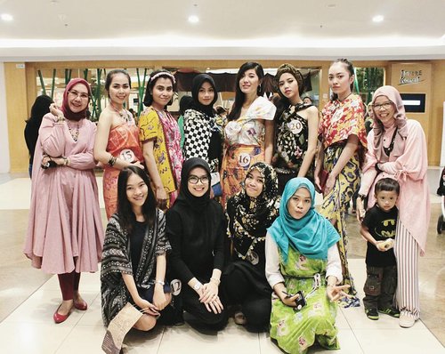 {Batik Fashion Styling Competition}.My very first experience doing styling competition. Alhamdulillah another achievement of the year. And this time I realized, I'm doing well in fashion styling. Not sewing, designing or making a pattern 😂.Hello October 🐨#ClozetteID #fashionstudentlyfe