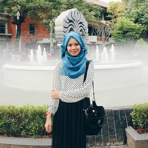 Taken today at my sister's yudisium day! So, pardon the background 
Hijab style inspired by @thataljundiah 
#clozetteid