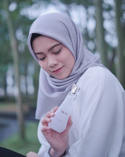 Being classy is not only about how do you looked but also how you bring yourself scented good and Vitalis Eau de Cologne White Empress definitely a good choice for my daily 💎#VitalisEmpressionxClozette #VitalisEmpression #ClozetteID
